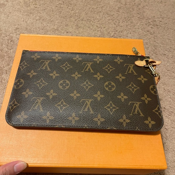 Authentic LV twist wallet. - Picture 2 of 12